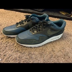 Men’s Nike airmax size 13